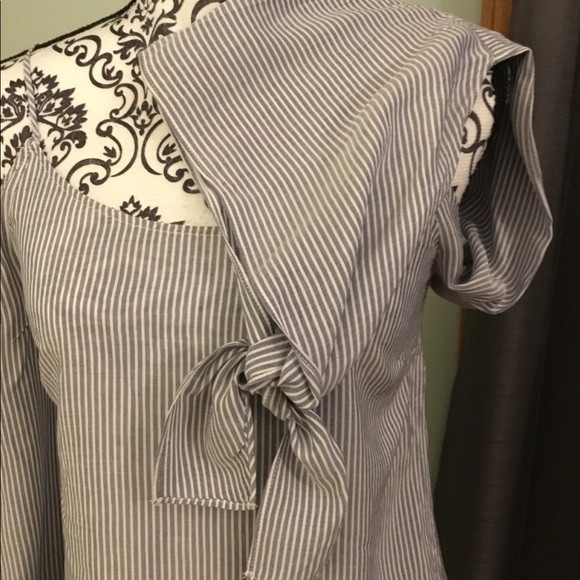 BCBG - Striped Tied Sleeve Top - Size XXS - Picture 3 of 5